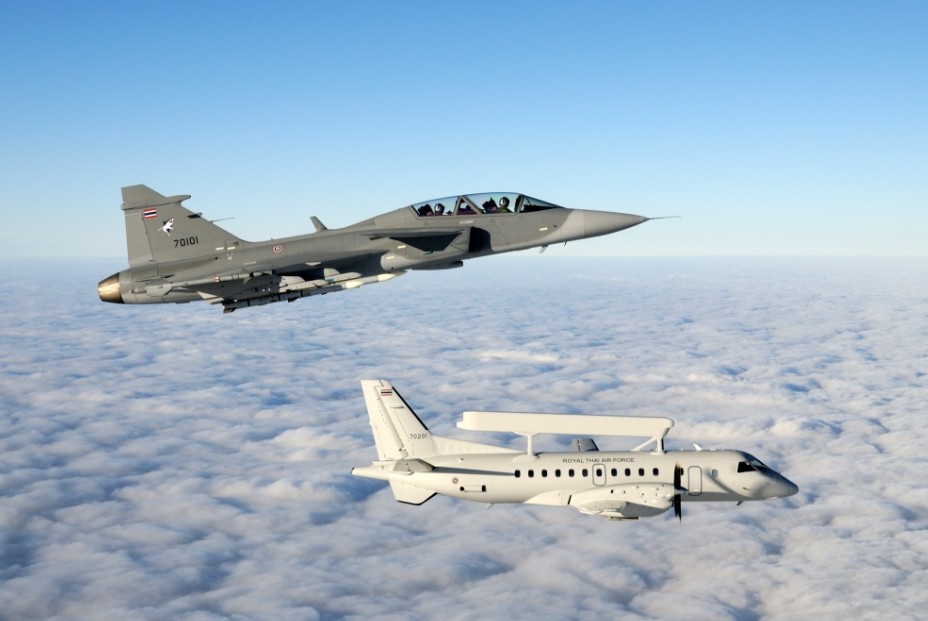 Di Angkatan Udara Thailand, Gripen dan AWACS Saab ERIEYE merupakan sistem senjata yang tak terpisakan.