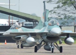 Sejarah Insiden Bawean: Aksi Koboi F/A-18 US Navy di Atas Laut Jawa Pada saat Insiden Bawean, Indonesia masih dalam embargo militer terbatas oleh Amerika. Namun kesiapan F-16 masih bisa diandalkan. Buktinya adalah masih melakukan misi CAP jarak jauh hingga ke Aceh dalam rangka Operasi Militer di Aceh. F-16 dan pilotnya belum ada 20 menit pulang ke homebase dari opsmil di Aceh ketika panggilan kembali ke markas untuk melakukan VisID dikeluarkan oleh Komandan Skadron.