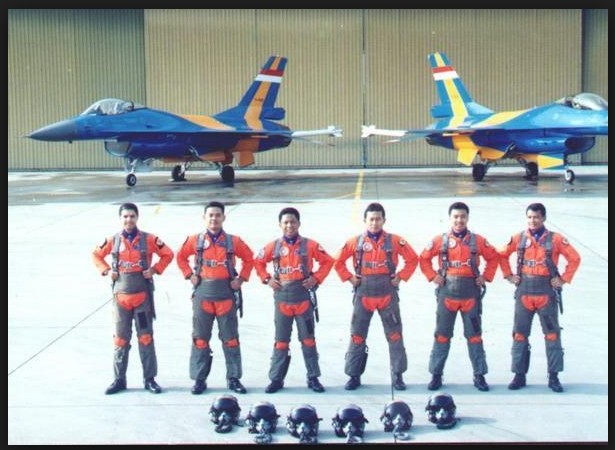 Agus Supriatna, Salah satu dari penerbang Tim Aerobatic Elang Biru TNI AU