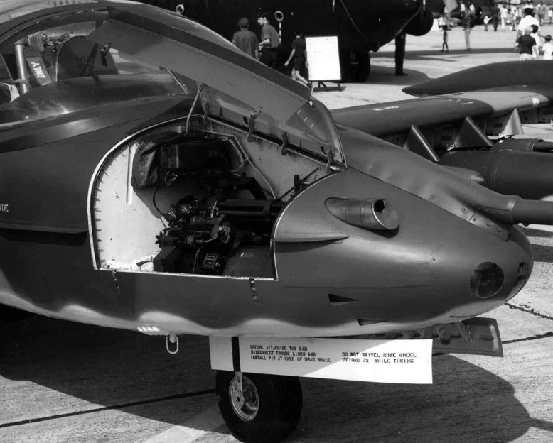 A-37 Dragonfly, Pesawat Perang Vietnam Spesialis COIN. Posisi gatling gun di hidung.