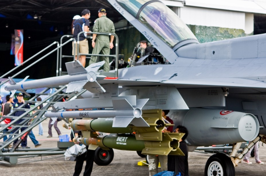 Ngeteng, Cara Angkatan Udara Singapura Memperbanyak F-16 RSAF