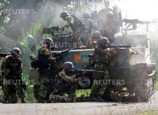 TNI melayani kontak tembak dengan Gerakan Aceh Merdeka, 2003