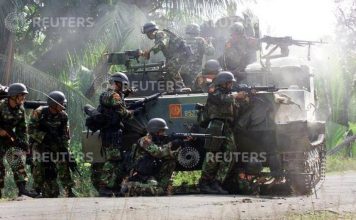 TNI melayani kontak tembak dengan Gerakan Aceh Merdeka, 2003