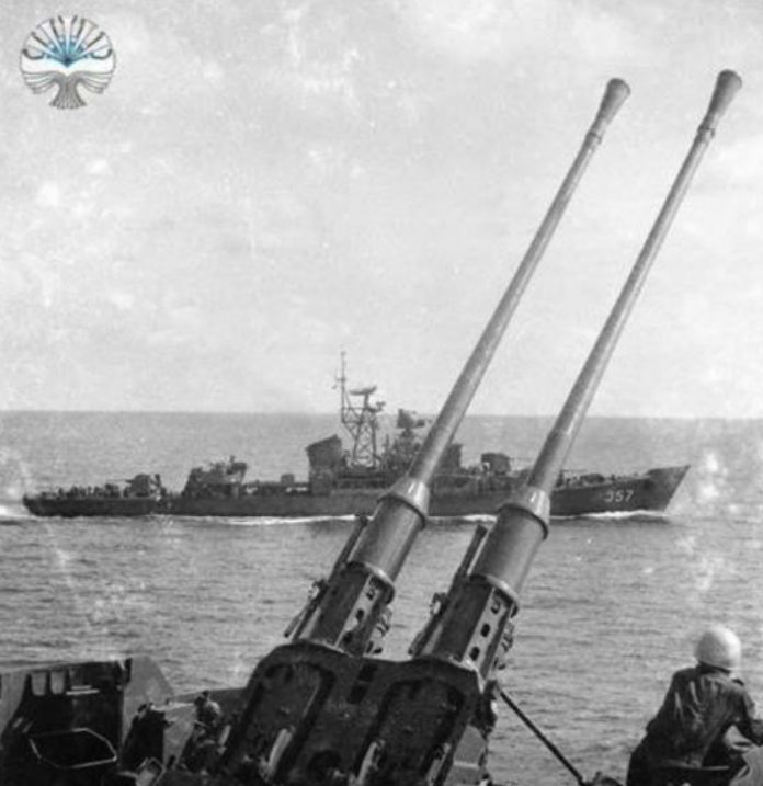 Foto Foto Langka Gelar Kekuatan Kapal Perang ALRI Jaman Dulu - Fregat Kelas Riga KRI Lambung Mangkurat 357