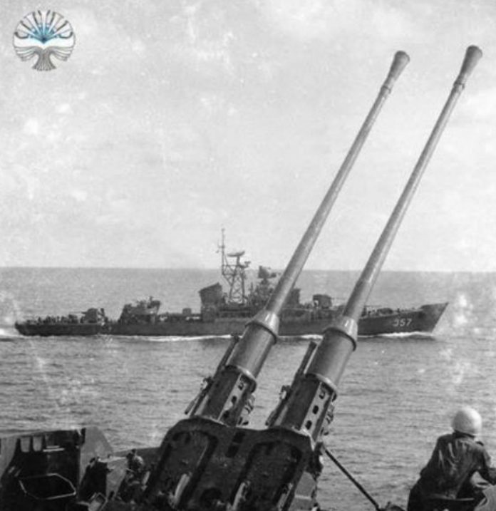 Foto Foto Langka Gelar Kekuatan Kapal Perang ALRI Jaman Dulu - Fregat Kelas Riga KRI Lambung Mangkurat 357 Foto Foto Langka Gelar Kekuatan Kapal Perang ALRI Jaman Dulu - Fregat Kelas Riga KRI Lambung Mangkurat 357