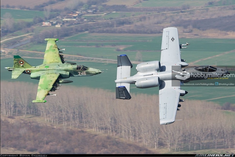 Alutsista Buatan Rusia Yang Masih Jadi Andalan Negara NATO. A-10 Thunderbolt II USAF bersama Sukhoi Su-25 Bulgaria.