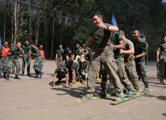 SERUNYA MARINIR INDONESIA – AMERIKA DALAM LOMBA AGUSTUSAN