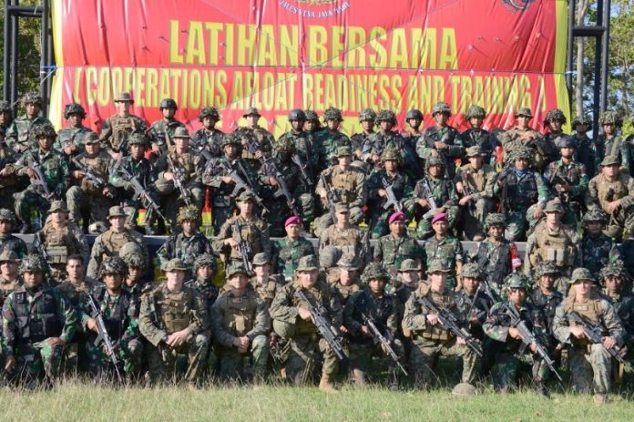 MARINIR INDONESIA – AMERIKA LATIHAN BERSAMA DI SITUBONDO MARINIR INDONESIA – AMERIKA LATIHAN BERSAMA DI SITUBONDO