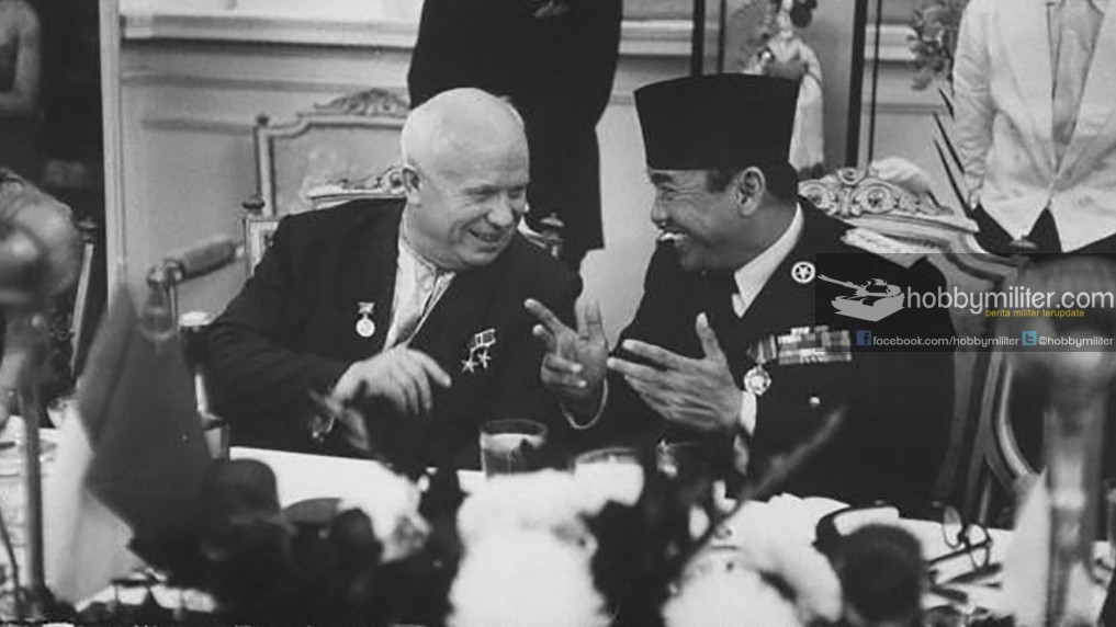 ukarno bersama Nikita Khrushchev. LIFE/John Dominis