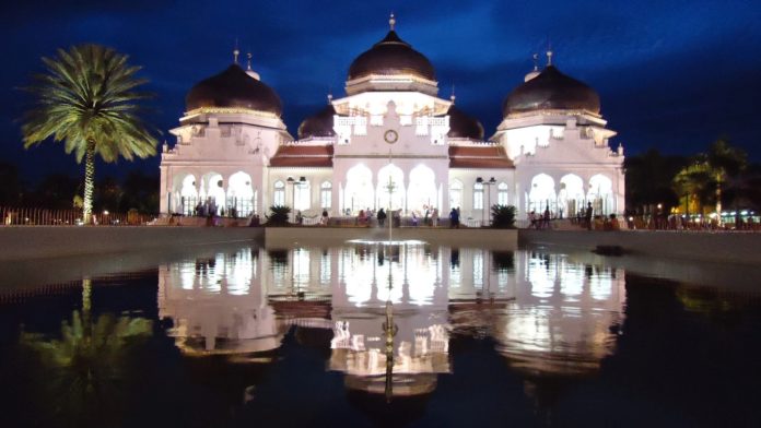 Hadirnya kerajaan Islam telah menjadi bagian sejarah Nusantara dan berikut adalah bukti bukti sejarah peninggalan kerajaan Islam di Indonesia. Hadirnya kerajaan Islam telah menjadi bagian sejarah Nusantara dan berikut adalah bukti bukti sejarah peninggalan kerajaan Islam di Indonesia.