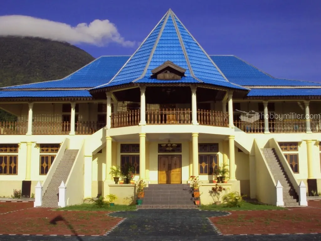 bukti sejarah peninggalan kerajaan Islam di Indonesia. Istana Sultan Ternate
