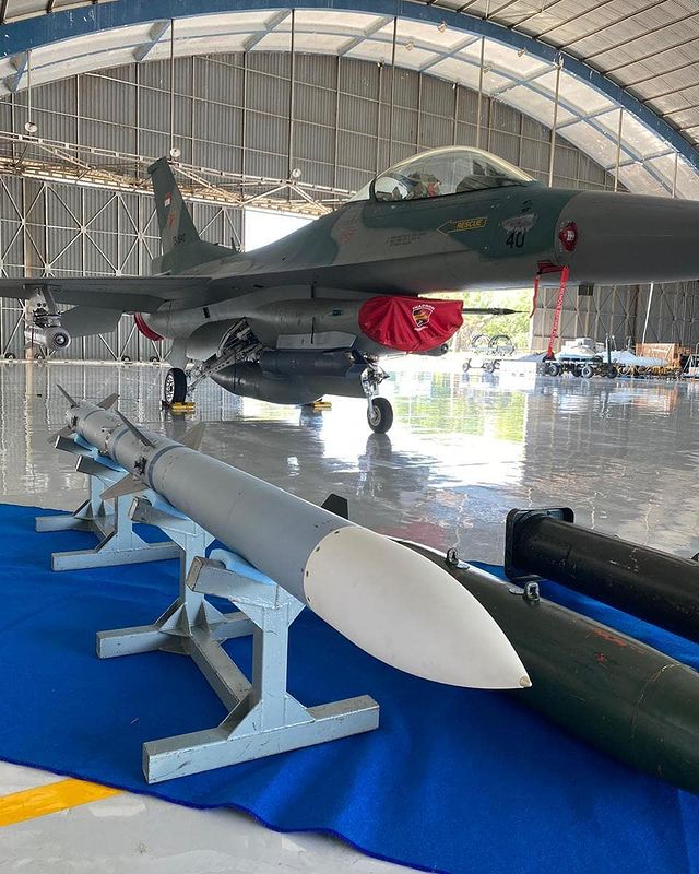 AIM-120 AMRAAM TNI AU
