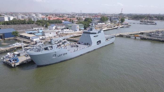 NNS Kada, Kapal LST Baru Untuk AL Nigeria Resmi Tiba Di Nigeria