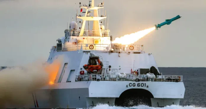 Taiwan Tembakkan Rudal Hsiung Feng II Dari Kapal Penjaga Pantai