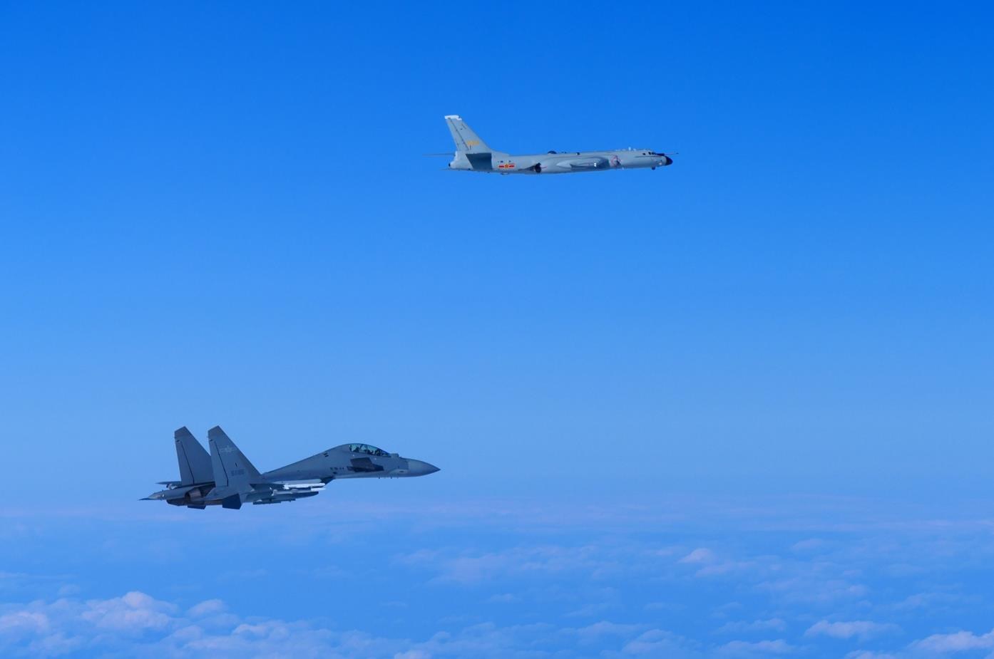 Pembom H-6 dan jet J-16 China