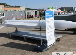 Korea Selatan Tampilkan Rudal Anti-kapal Supersonik Baru Korea Selatan Tampilkan Rudal Anti-kapal Supersonik Baru. Model skala 1:1 dari rudal Air-to-Ship Guided Missile II saat dipamerkan di Sacheon Airshow 2024.