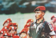 Prajurit Kopassus dengan baret merah khas Korps Baret Merah
