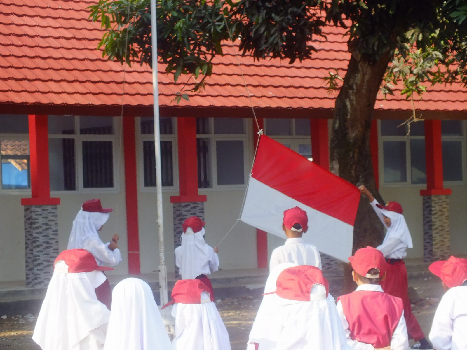 Upacara bendera peringatan kemerdekaan Indonesia